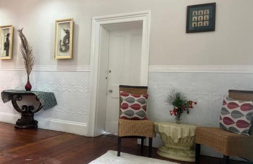 Uitenhage House | HEBA GUEST LODGE