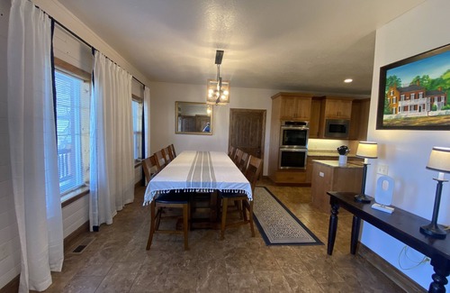 Sweetwater Cabin | HeberC- 9 Bed 10 Bath- Sleeps 50- 1/2 Acre Grass Yard- Short Walk To Pickleville