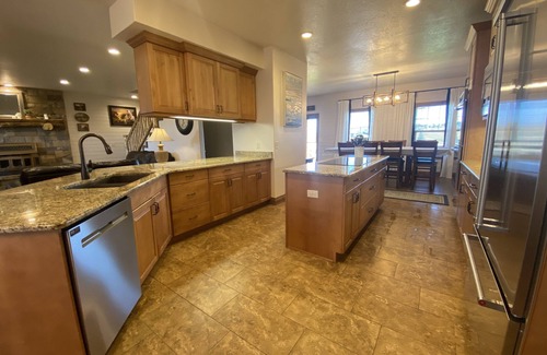 Sweetwater Cabin | HeberC- 9 Bed 10 Bath- Sleeps 50- 1/2 Acre Grass Yard- Short Walk To Pickleville