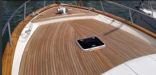 Porquerolles Boat Rental | HEBERGEMENTS BATEAUX A QUAI