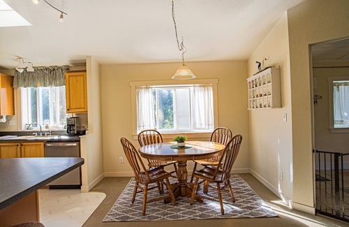 Florence House | Heceta Hideout, 3-min walk to Heceta Beach!