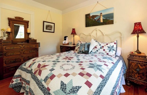 Oregon Coast Bed & Breakfast | Heceta Lighthouse B&B