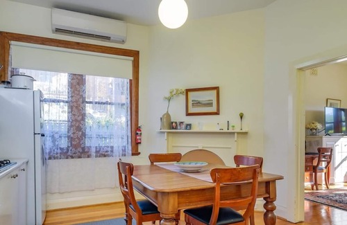 South Hobart Apartment | Hedge Cottage - nBelton Apartments South Hobart