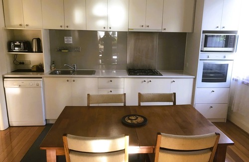 South Hobart Apartment | Hedge Cottage - nBelton Apartments South Hobart