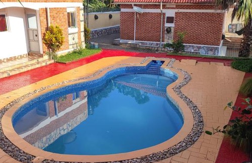 Kampala House | HEDGE GUEST HOUSE