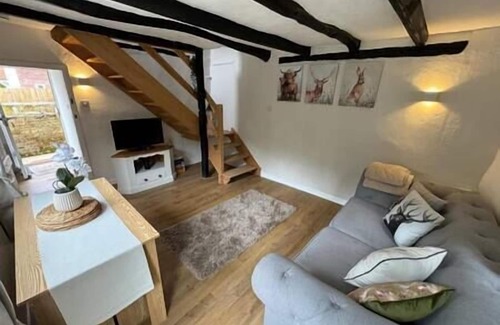 Glemsford House | Hedgehog Cottage: Cosy Countryside Escape