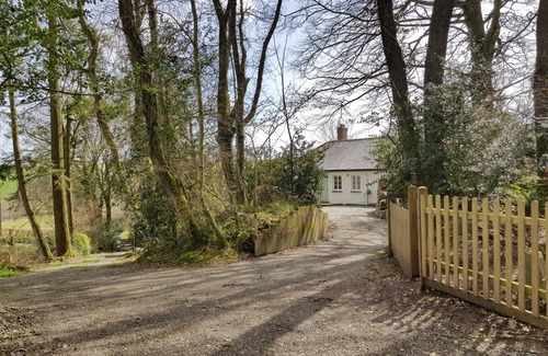 Broadwoodkelly Cottage | HEDGELEA, pet friendly, country holiday cottage in North Tawton