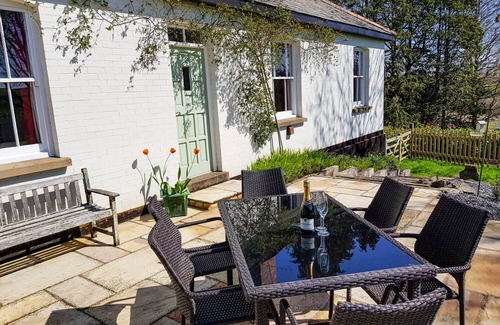 Broadwoodkelly Cottage | HEDGELEA, pet friendly, country holiday cottage in North Tawton
