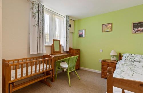 Tan-y-groes House | Hedgerow at Gorslwyd - Sound Retreat