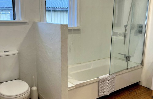 Springlands House | Hedgerows House. Blenheim Strawberry Farm accommodation!