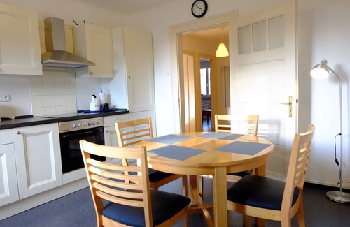 Weststadt Apartment | heidel-home 3Room Apartment: central villa from 1926 for singles/groups/family