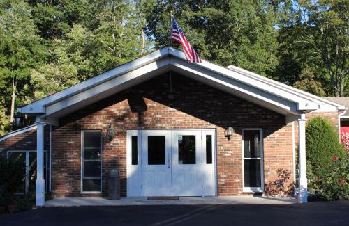 Brewster Hotel | Heidi's Inn