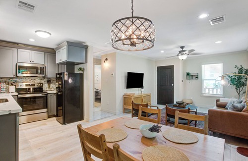 Shady Acres House | Heights bungalow - Pet Friendly 6 miles from downtown