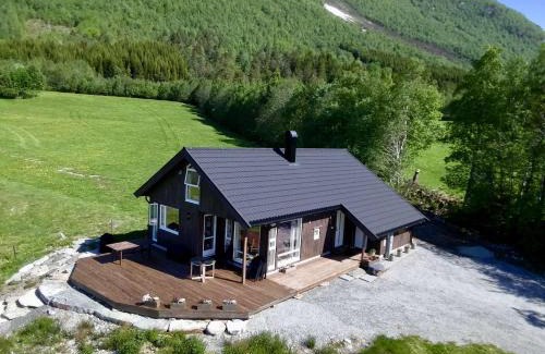 Isfjorden Ski Chalet | Heinåli Hytta