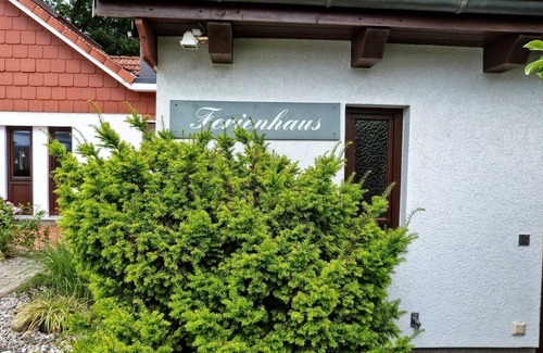 Schafflund Apartment | Heisch: Cozy vacation home with terrace and beach chair - Ferienhaus Heisch