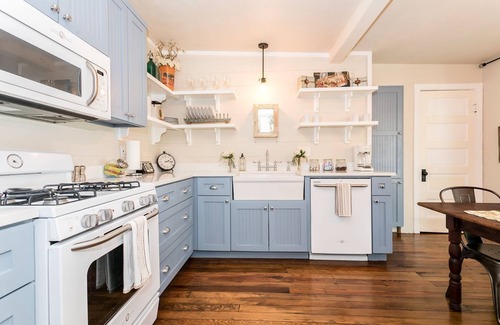 Fredericksburg House | Heiser Haus I Terrific for 2 Couples | 3.5 Blocks to Main St.