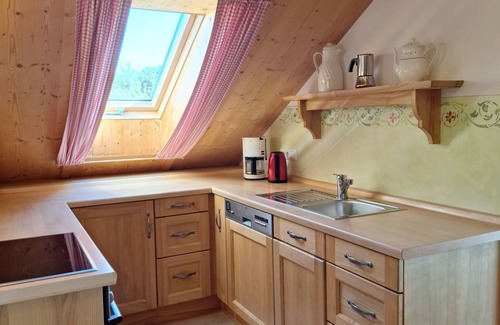 Wackersberg Apartment | Heissbauer Rosentraum, mountain view, central, ideal for excursions by foot, bike, car