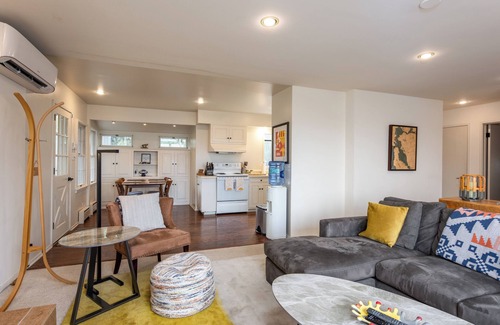 Glen Ellen House | heiter house- a kenwood gem, private, hot tub with views, and centrally located