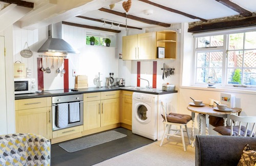 Trewen Cottage | HELE STONE COTTAGE, pet friendly, with a garden in Polyphant