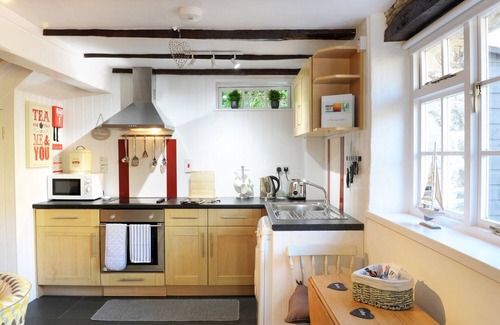 Trewen Cottage | HELE STONE COTTAGE, pet friendly, with a garden in Polyphant