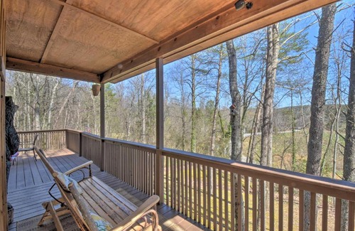Helen House | Helen Cabin with Deck and Hot Tub Less Than half Mi to Main St