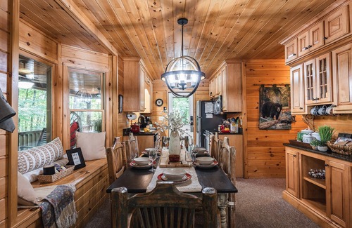 Sautee Nacoochee Cabin | Helen Mountain Cabin – Hot Tub, Fire Pit, Privacy