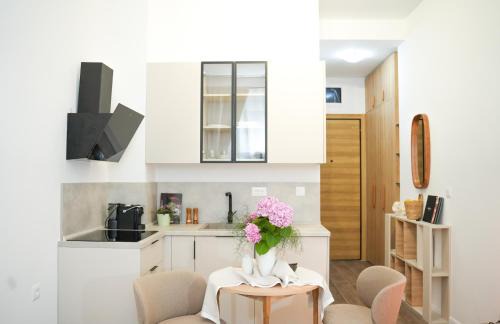 Skaljari Apartment | Helen studio apartment