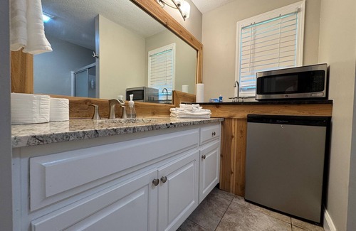 Helen Apartment | Helen Studio King Bed + Deck 1.3 Mi Downtown