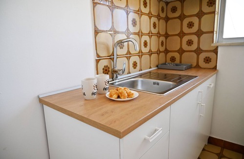 Paradisi Apartment | Helena Apartment GF with Garden View near Airport