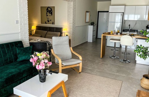 Gastria Apartment | Helena Pool StudioNiche