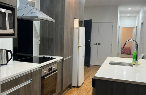 Helensville House | Helensville townhouse - 5 mins walk to the town centre
