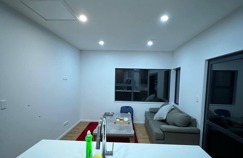 Helensville House | Helensville townhouse - 5 mins walk to the town centre