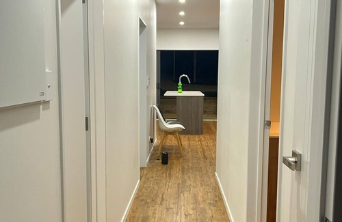 Helensville House | Helensville townhouse - 5 mins walk to the town centre