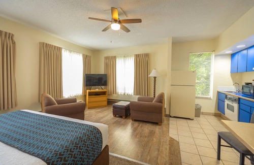 Ahsahka Hotel | Helgeson Place Hotel & Suites