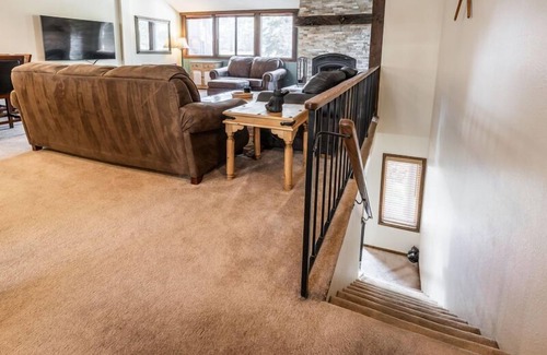 Mammoth Lakes House | Helios S #5 - Pet Friendly 2 Bedroom 3 bathroom Townhouse, Just a short walk to Village Gondola