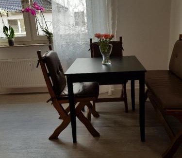 Laar Apartment | Helle Ferienwohnung an der Rheinpromenade 50 qm