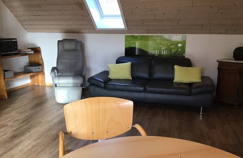 Sandberg Apartment | Helle Ferienwohnung für bis zu Vier Personen mit Südbalkon