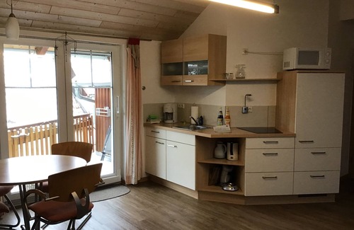 Sandberg Apartment | Helle Ferienwohnung für bis zu Vier Personen mit Südbalkon