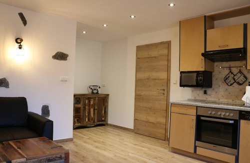 Nittenau Apartment | Helle Ferienwohnung mit großem Spielplatz für Familien mit Haustier
