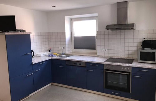 Dasing Apartment | Helle Fewo mit großzügiger Wohnküche und kostenfreiem WLAN
