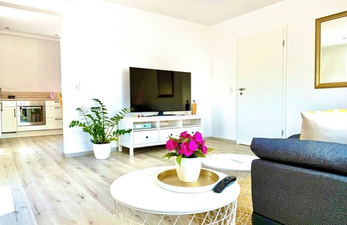 Frensdorf Apartment | Helle NEU Renovierte Ferienwohnung mit Großer Dachterrasse