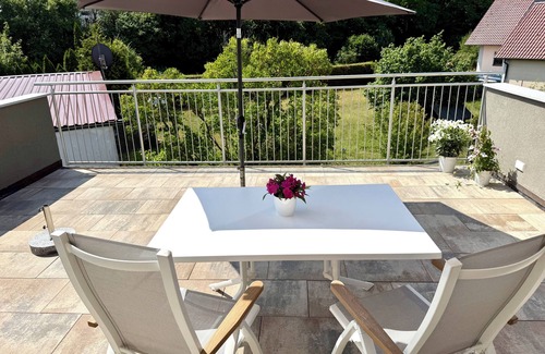 Frensdorf Apartment | Helle NEU Renovierte Ferienwohnung mit Großer Dachterrasse