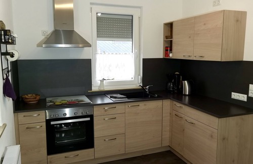 Maroldsweisach Apartment | Helle und Gemütlich Eingerichtet Ferienwohnung mit Voll Ausgestatteter Küche