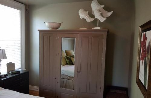 Kingsville Bed & Breakfast | Hellemsfield Inn & bed and breakfast