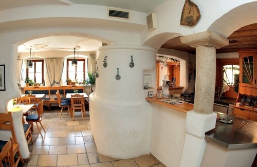 Riedenburg Apartment | Helles Doppelzimmer mit Fernseher