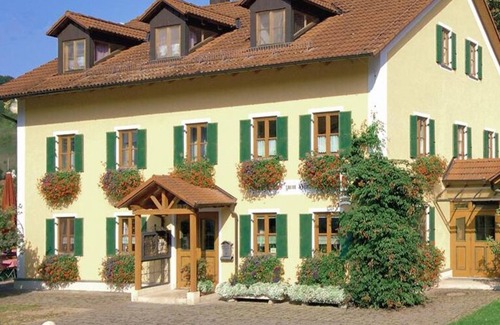 Riedenburg Apartment | Helles Doppelzimmer mit Fernseher