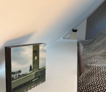 Weiden House | Helles Giebelzimmer im Altbau