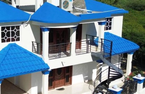 Buen Hombre House | Hello Casa Mena Kompressa Mente Ekipa