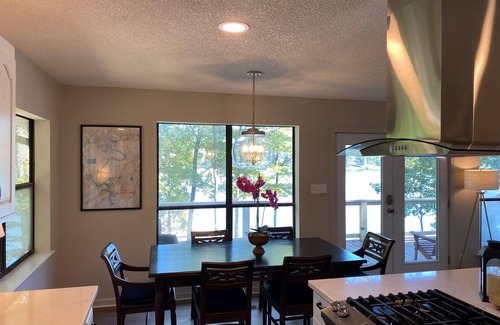 Ragland House | Hello Lake Escape !