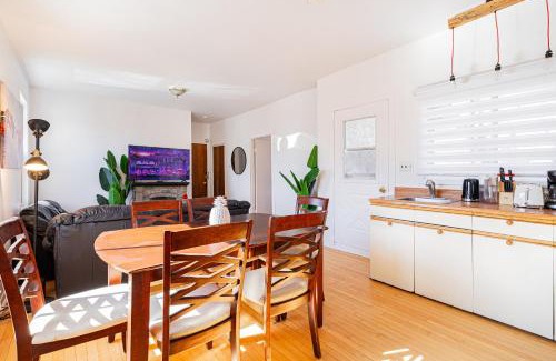 Hochelaga Apartment | Hello Montréal For 8
